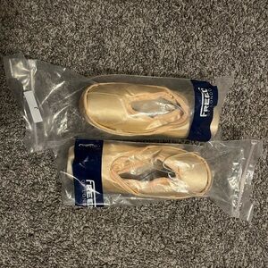 New Freed Classic Pro Pointe Shoes, J maker